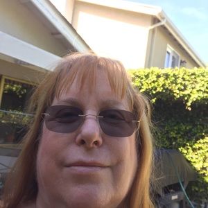 Meet your Posher, Leslie